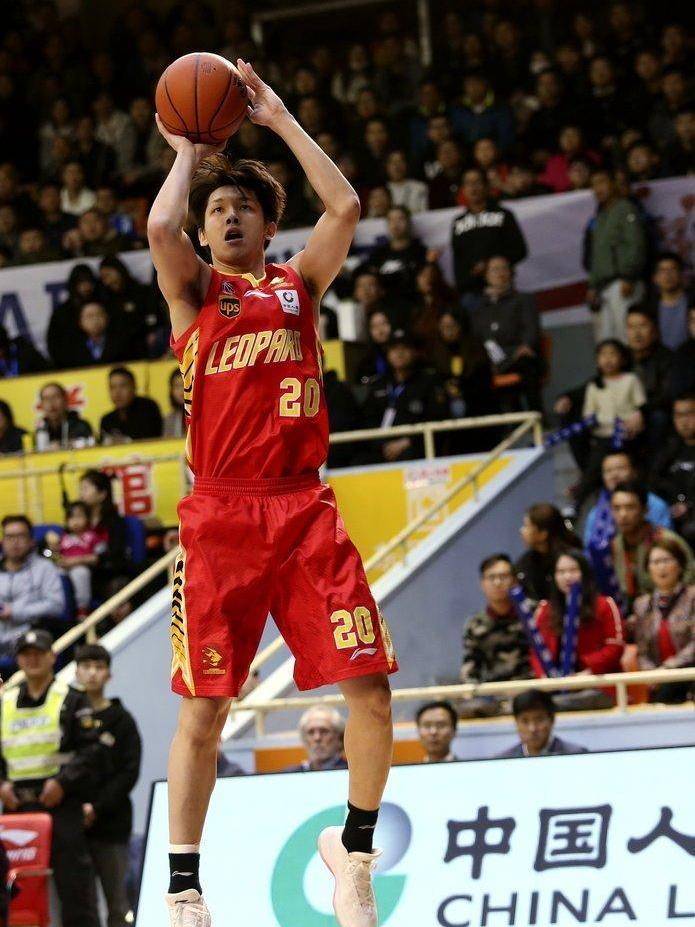 cba名将宣布退出赛场,转型成教练打造球队未来_何忠勉