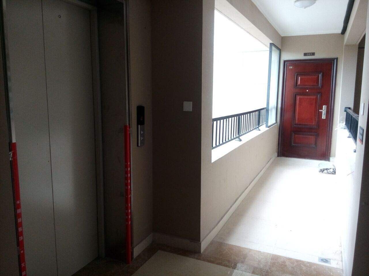 没钱选洋房,只能买两梯四户带连廊房的,该如何选择连廊房呢?