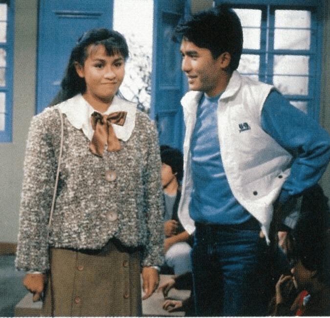 刘嘉玲(左)与梁朝伟于1984年合作的戏剧《再版人》.