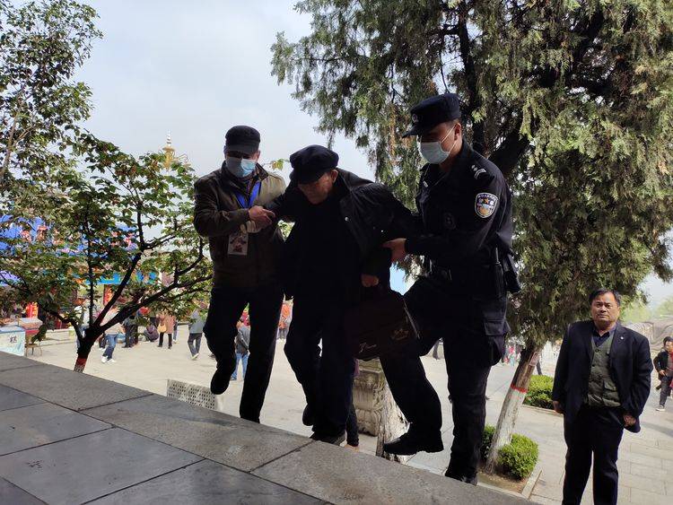 华山古庙会安全有序(组图)