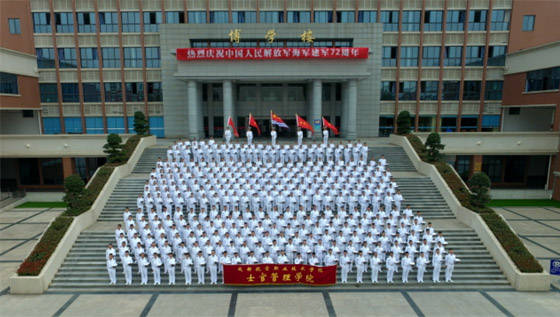 成都航空职业技术学院士官管理学院举行系列活动庆祝人民海军成立72周年
