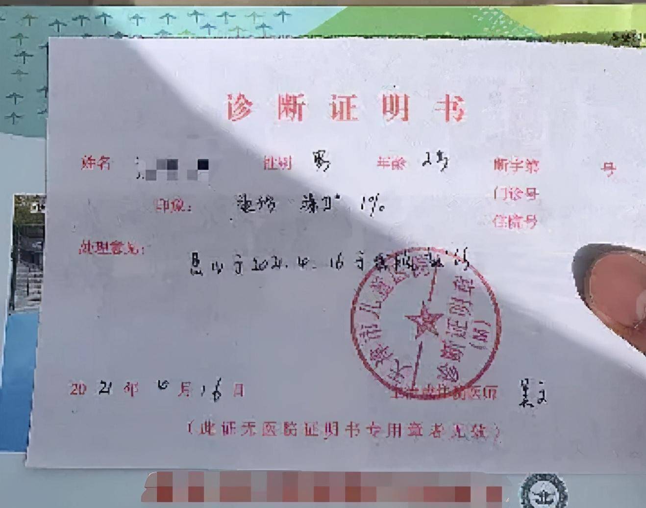 2岁男孩被老师单独带走后 手部被深度烫伤 幼儿园拒绝提供监控 小萌
