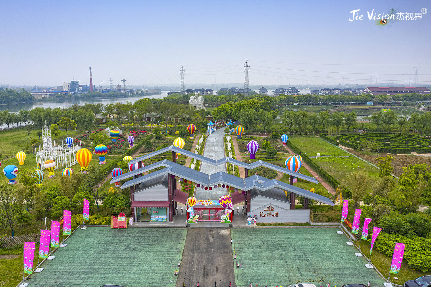 原创五一假期新玩法在公园中野炊与孔雀同舞给孩子的一个惊喜花伴湾