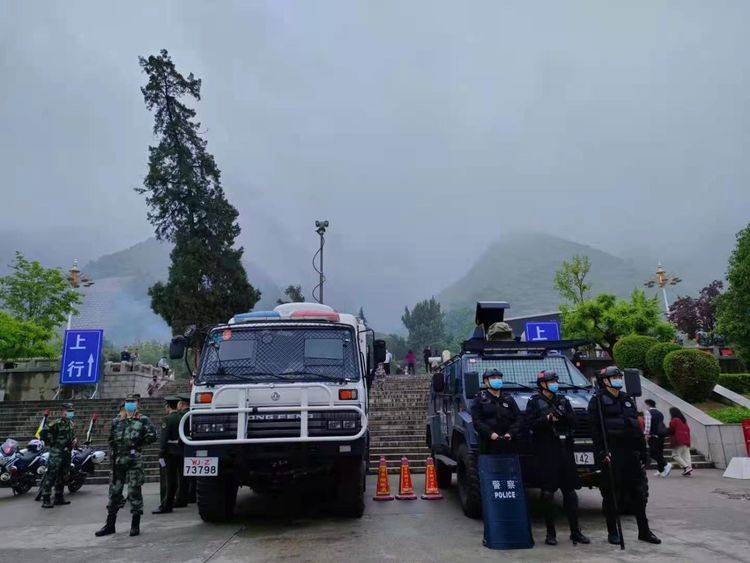 华山古庙会安全有序(组图)