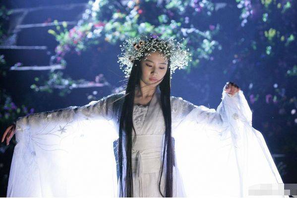 神雕侠侣中小龙女是弃婴吗?她的父母是谁?没想到竟然是身边人!