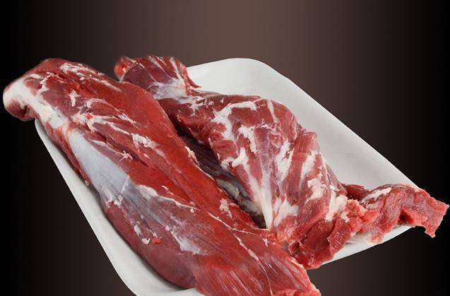 ⑵牛外脊肉牛里脊条全是纯瘦肉,没有脂肪,口感非常嫩滑,无论怎么做都