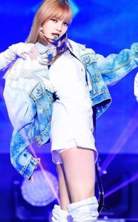 lisa的身材有多撩穿上无痕裤的腿网友直呼像开了特效