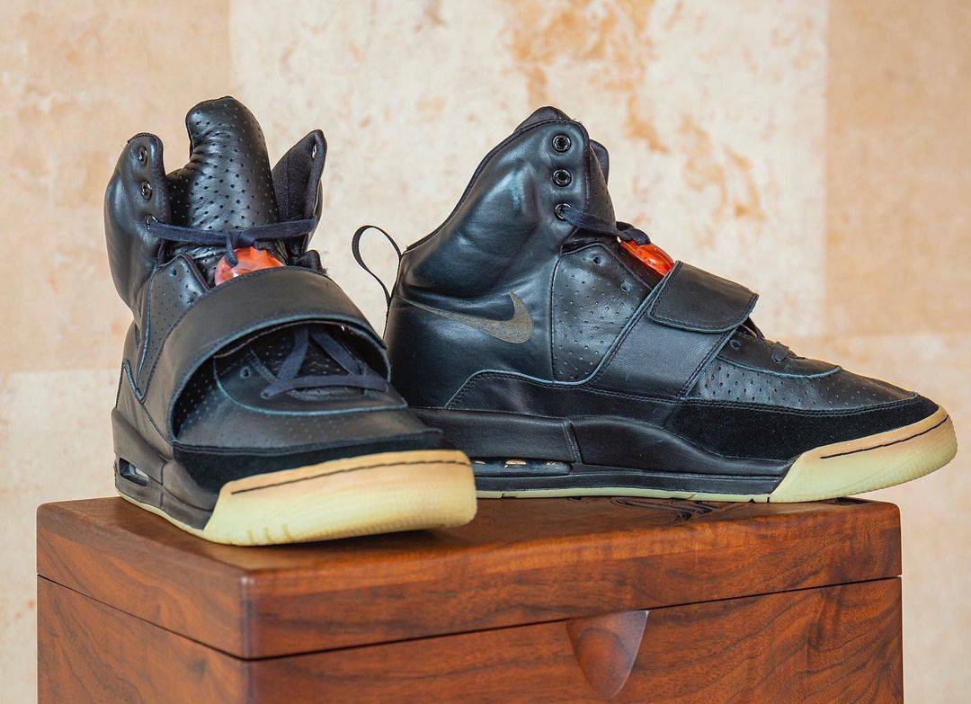 肯爷的nike air yeezy 1 样品正式拍卖售出,竞标金额高达百万美金!