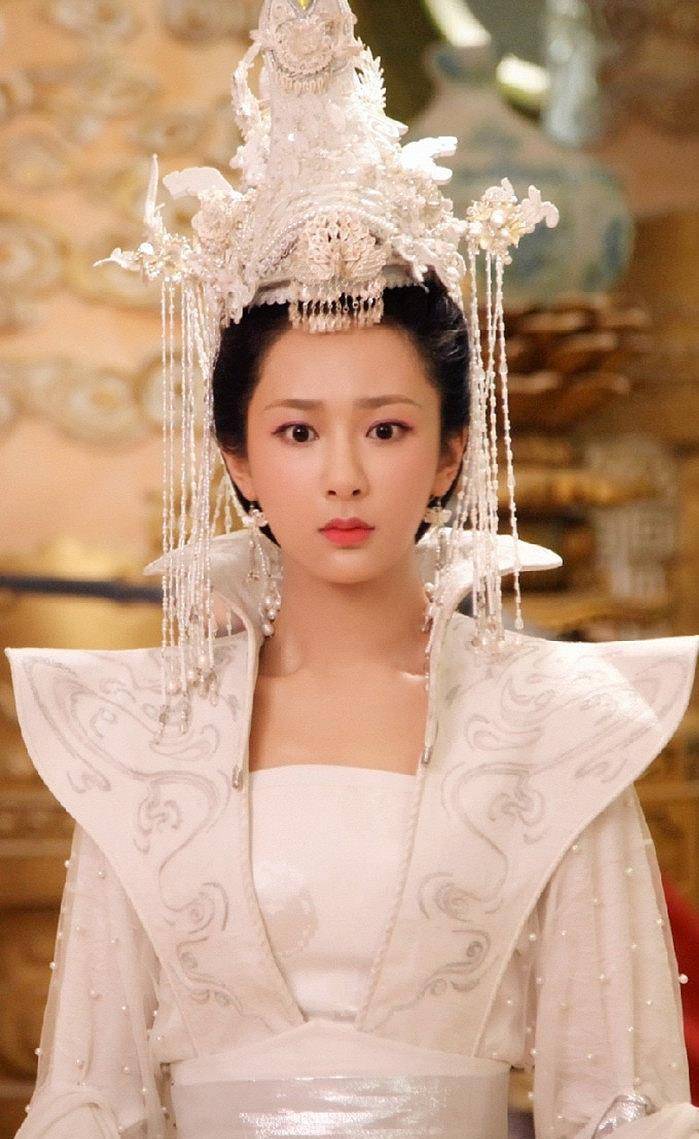 古装剧中穿白色婚服的女星 杨幂杨紫天界婚礼好隆重 宋茜太出戏 阿兰若