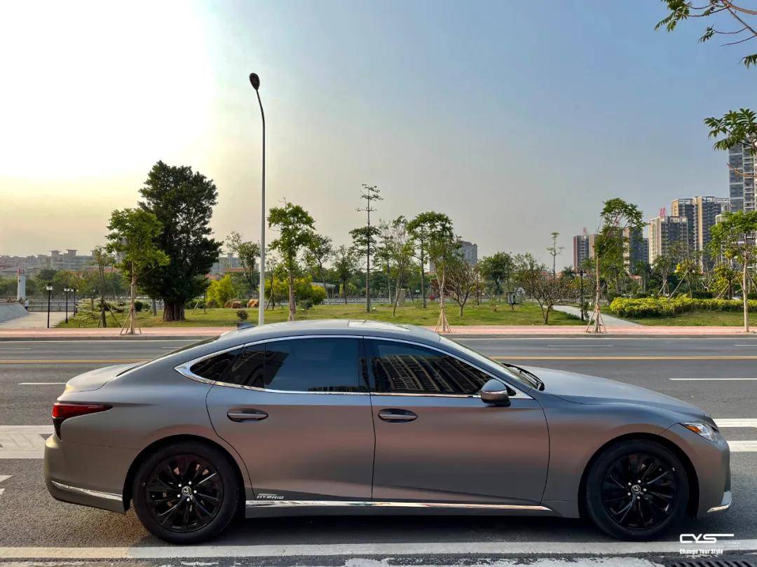 灰毫不张扬的高级