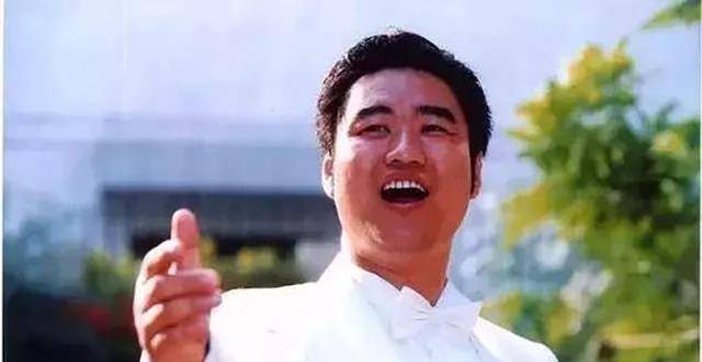 资助183个白眼狼,捐300万女儿却成孤儿,丛飞一生多悲情?