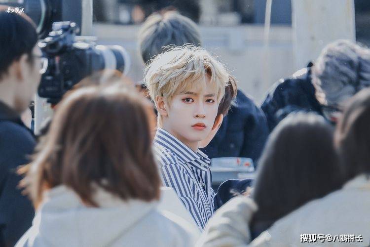 首先是4月29日,有网友曝光余景天父母所经营的景立ktv,涉嫌非