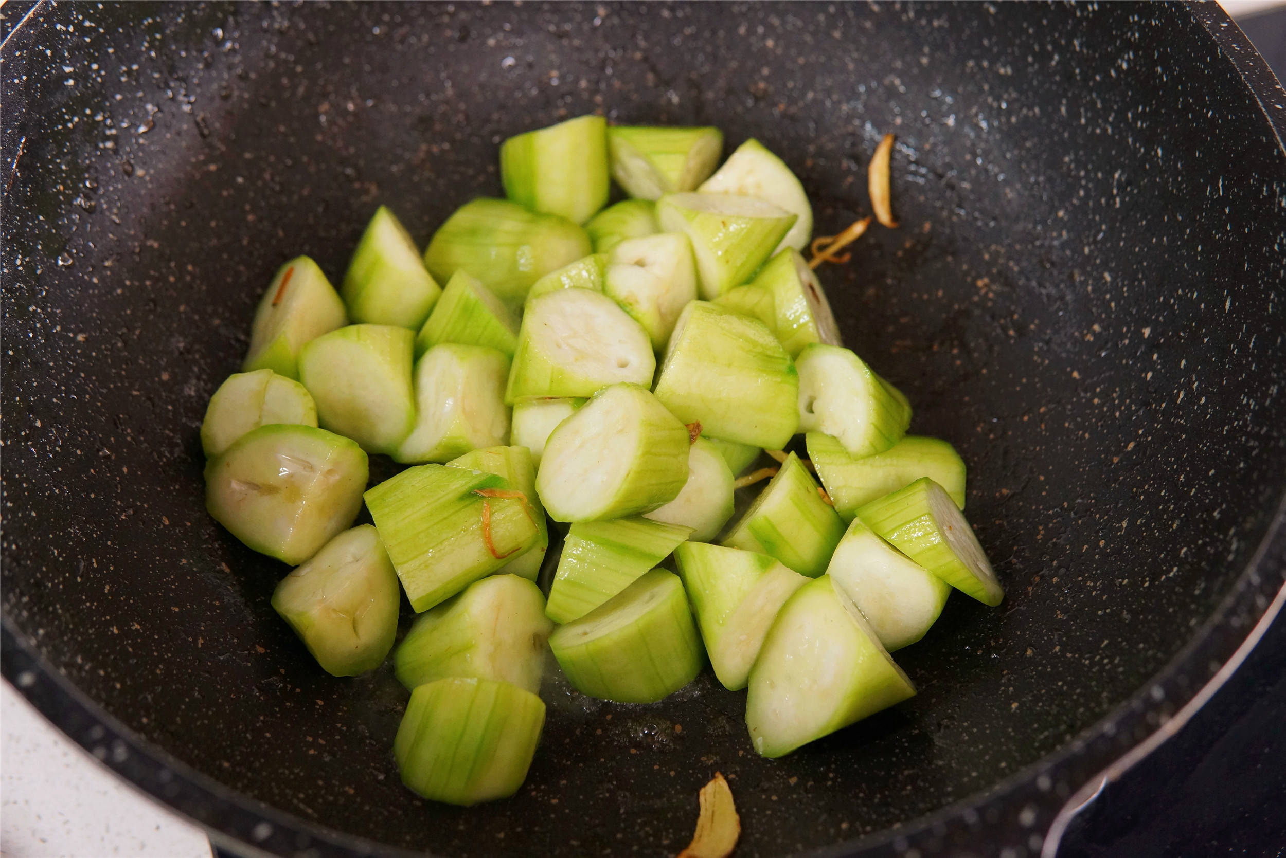 丝瓜配什么炒好吃视频 85337ab1f7844b76a1f6e43cc79c6ae5.jpeg