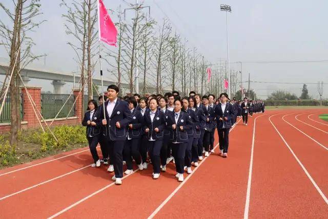 阳光校园青春飞扬海安市立发中学举行迎五一跑操比赛