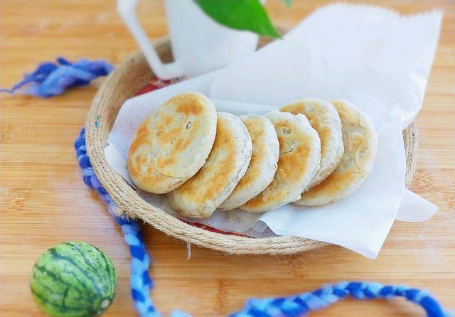 原创百吃不厌的白糖酥饼,层次分明,咬一口直掉渣,制作简单成功率高