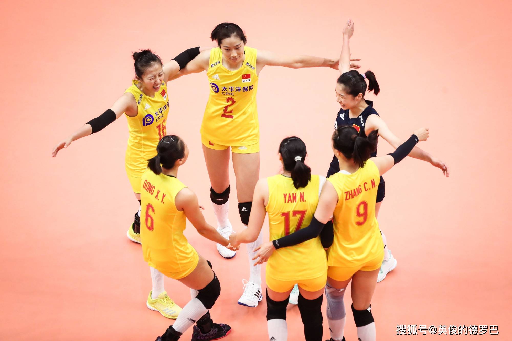 中国女排5-0日本女排!朱婷李盈莹首发,中田久美放u201c烟雾弹u201d_郎平
