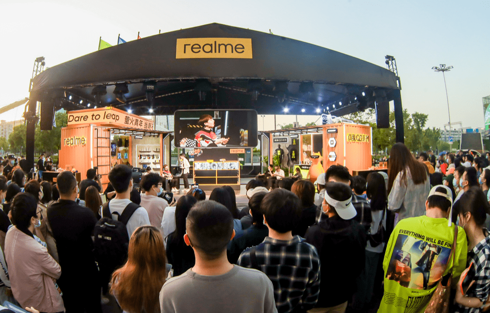 realme"萤火青年"快闪店空降武汉,真我q3系列潮酷亮相_活动