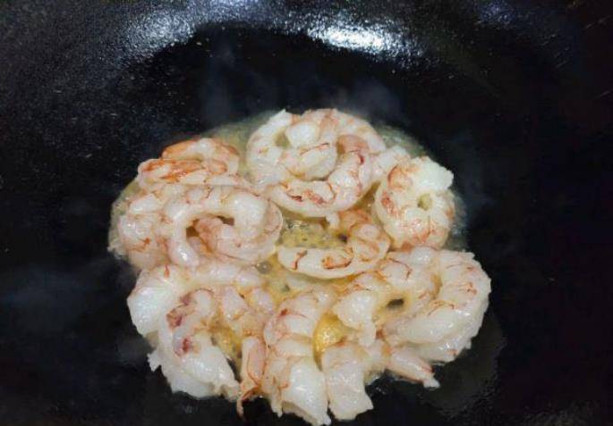 怎样做虾仁才能滑嫩q弹 49c7ae29c69846c3a701250aa46de557.jpeg