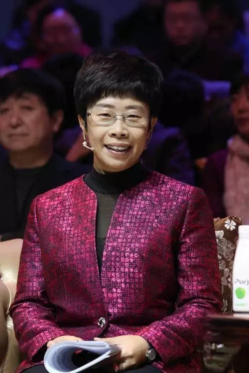 继于丹之后又一位国学大师跌落神坛网友评价她也配叫大师