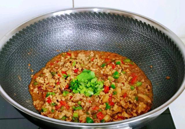 如何炒肉酱拌面 67b46b6044d14a92a89adebad9ecae60.jpeg