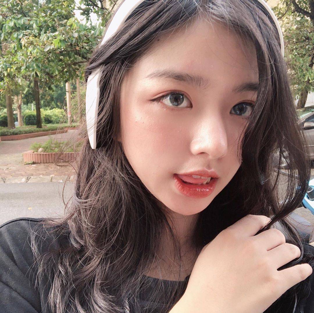 开学遭偷拍后引热议!18岁越南大一小清新「phan thi minh hang」