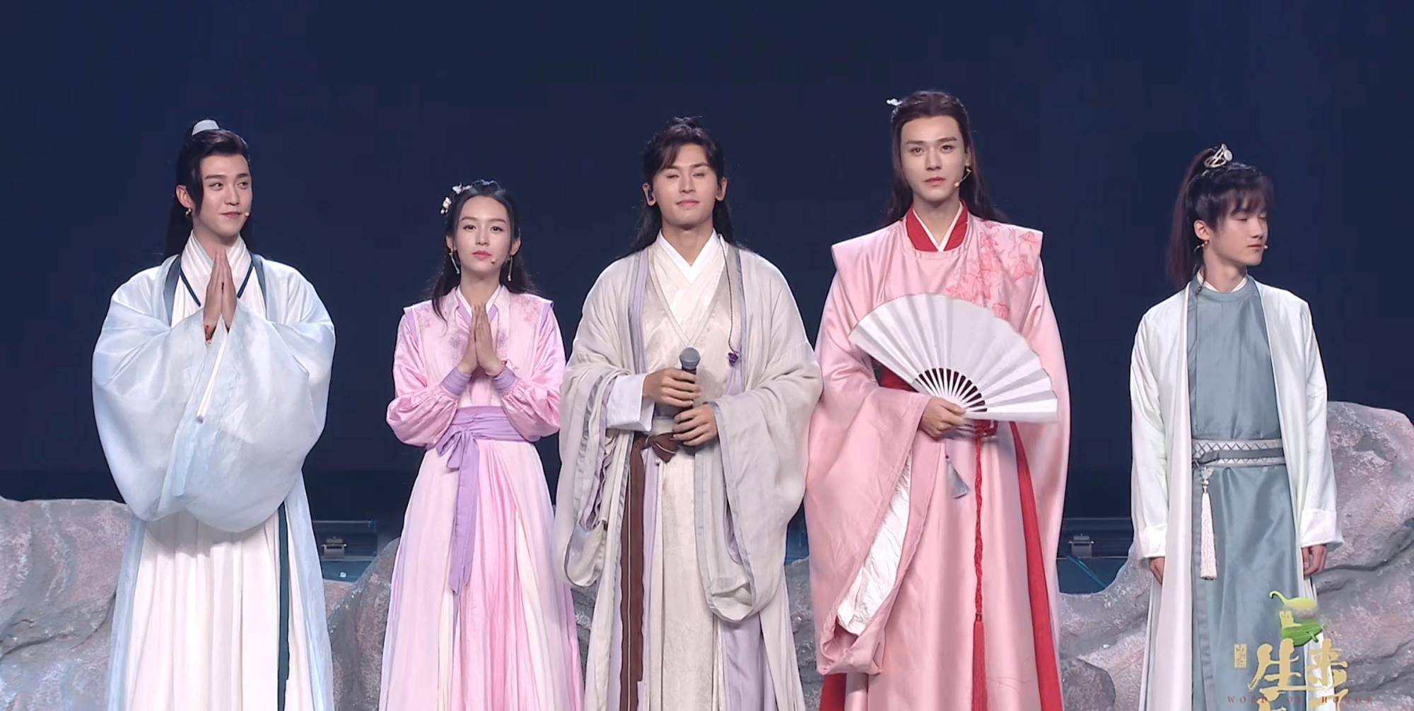 山河令》演唱会，高盟主磕红了脸，4次小意外却藏着小感动_龚俊