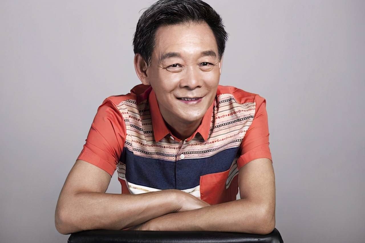 原创国家一级演员拿金条堆积木住上亿四合院74高龄仍坚持拍戏