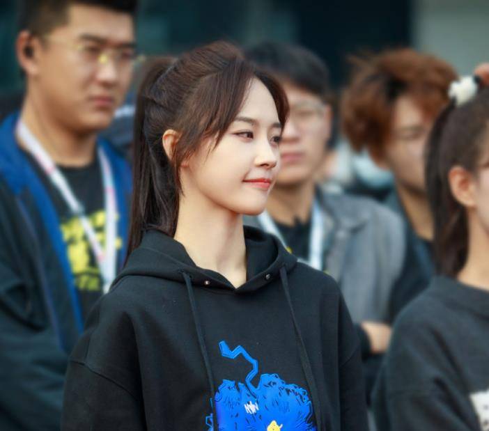 除了主创之外,还有很多的配角也加盟了该剧,首先就是葛凌芮,葛凌芮