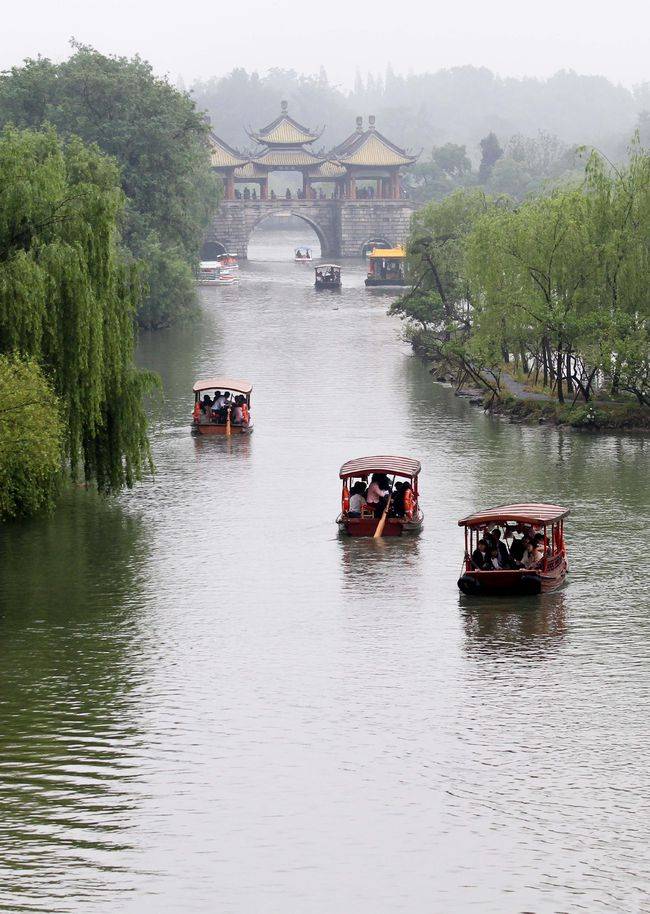 烟雨中扬州美成了江南