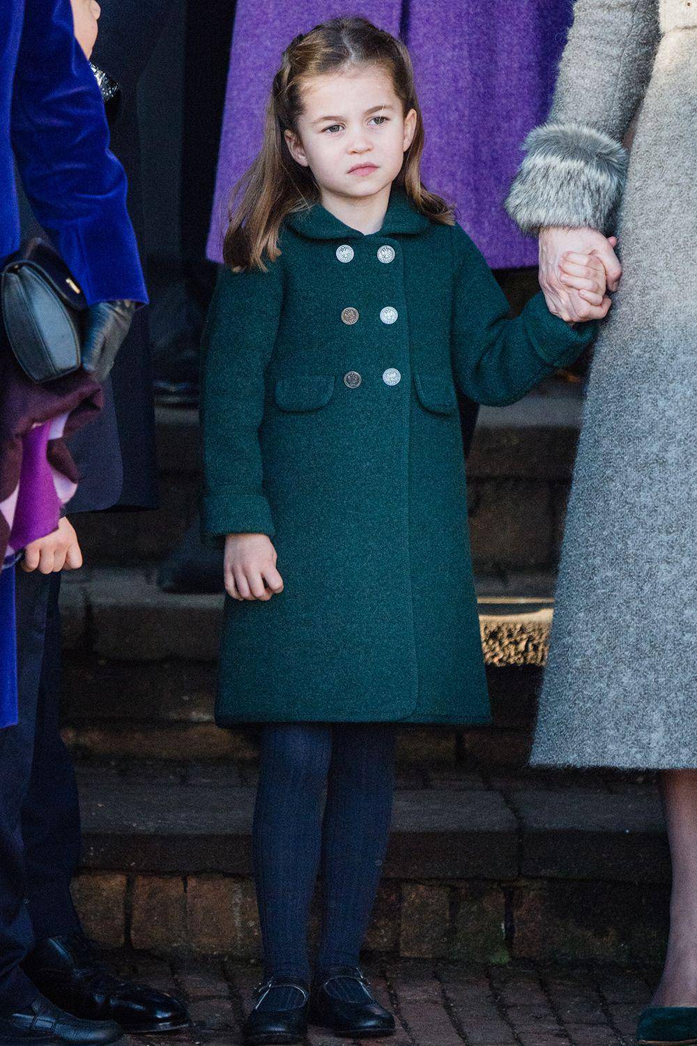 原创夏洛特公主颜值遭吐槽6岁生日美照被说16岁长相酷似威廉王子