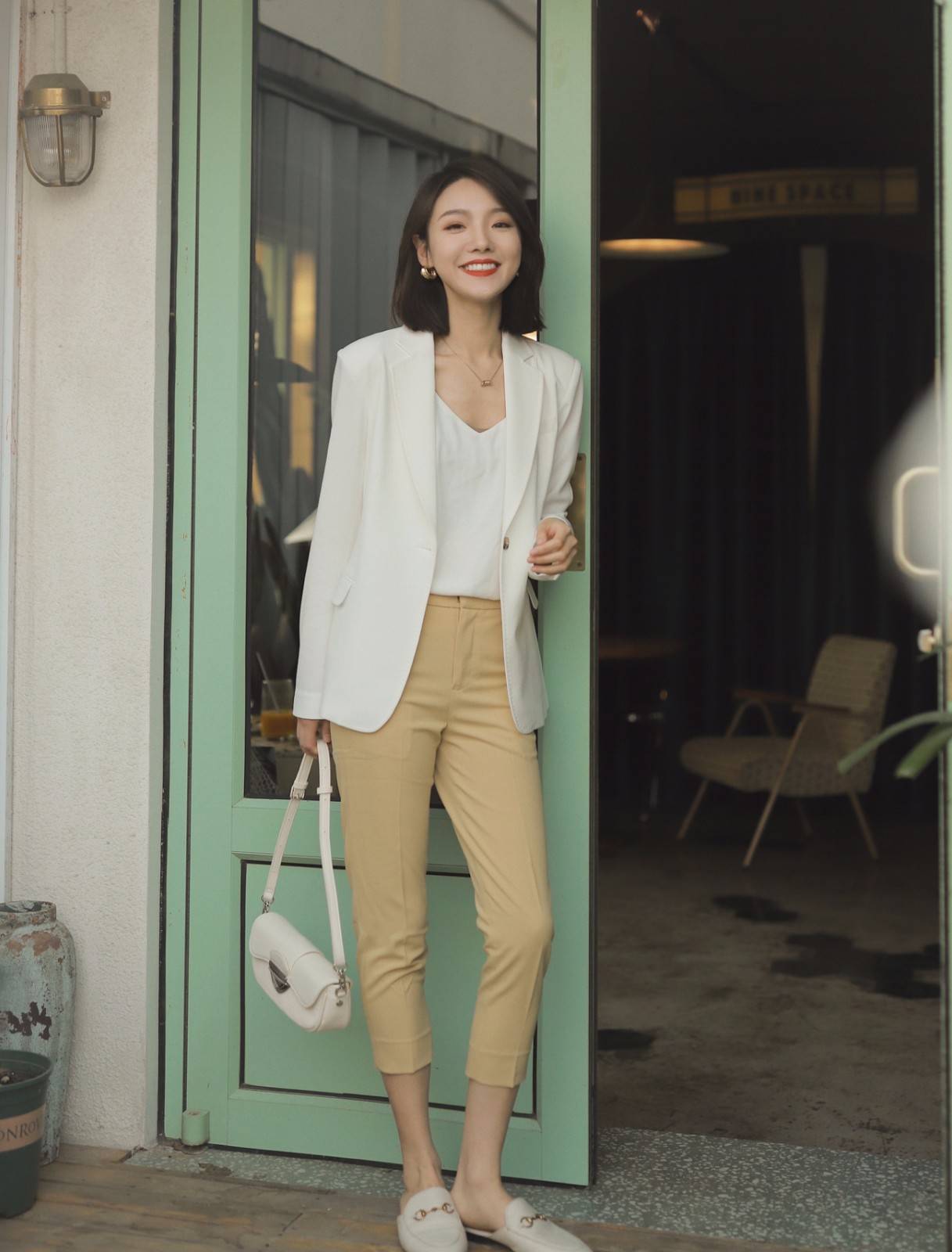 简约通勤穿搭气质女人们都会喜欢简约通勤风出镜率高