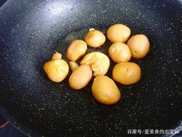 土豆的做法简单又好吃不用煮 ef1bb82ba6cf4e81847163e072b82049.jpeg