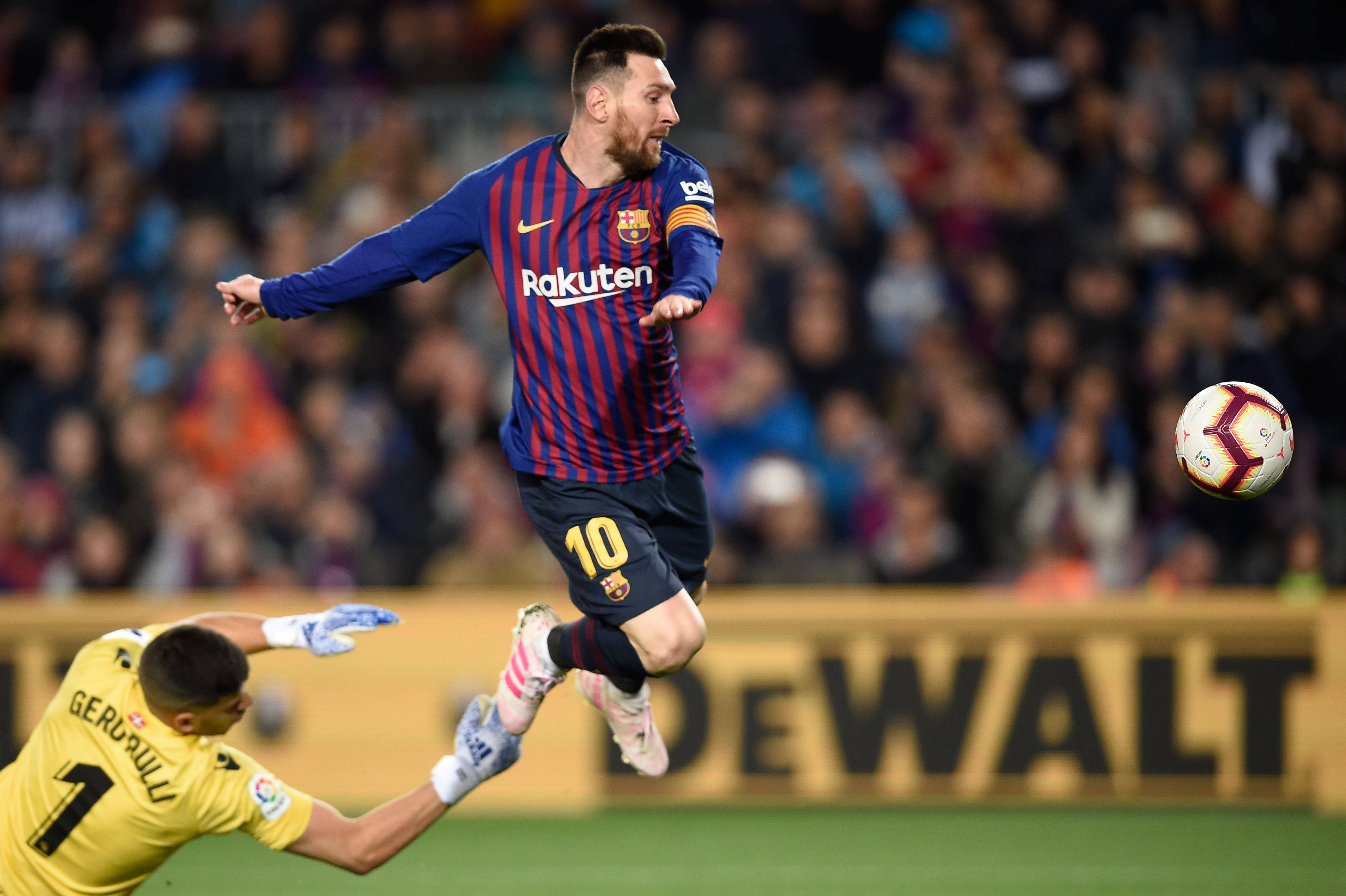 西甲冠军之战巴萨罗那主战马德里竞技巴萨主场取分欲望强烈