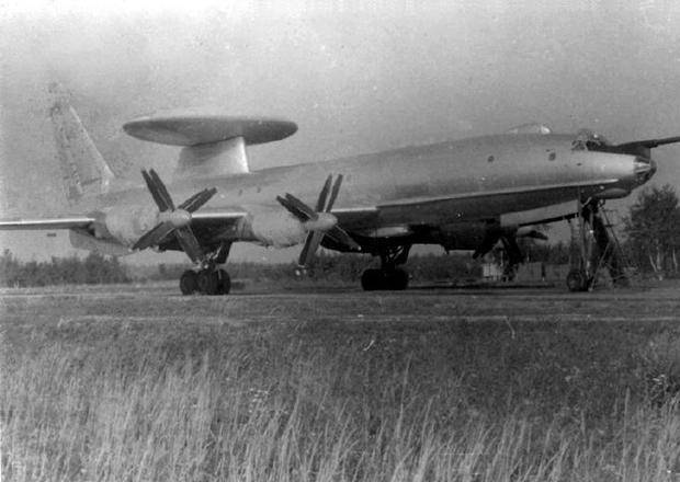 原创苏联第一代预警机,源自战略轰炸机的图-126"苔藓"