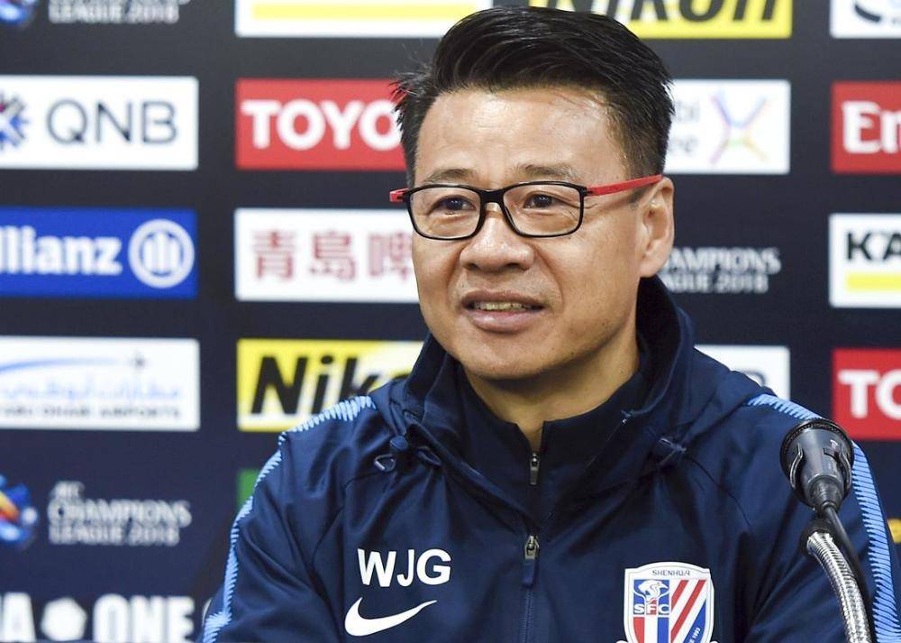 曝青岛主帅吴金贵因心脏问题返沪检查,核心外援亚历山德里尼归队_身体