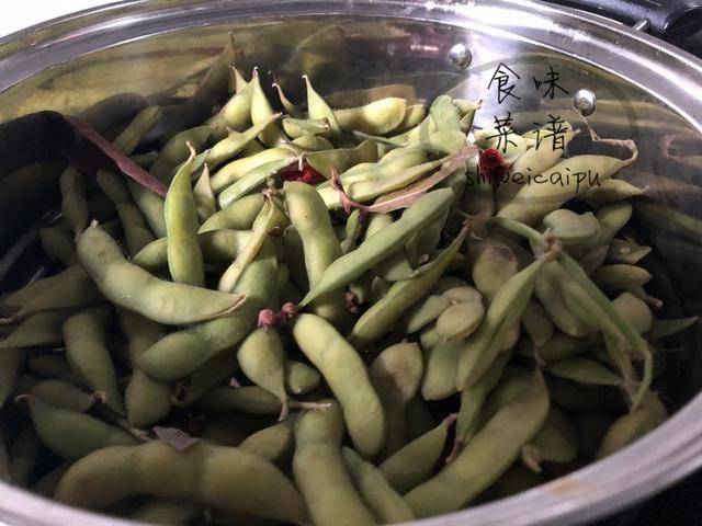 长豆角怎么做又不变颜色又好吃 82b11931fa524850bee6b7749ecf6378.jpeg