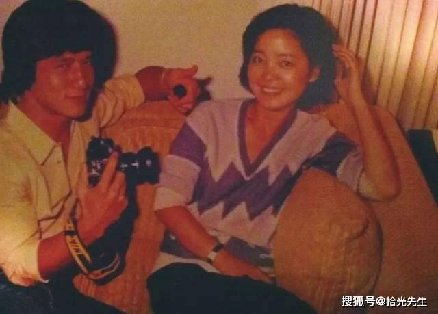 成龙年轻的时候是什么样子 b21b077d681448ef9f3c04b45ab96dd6.jpeg