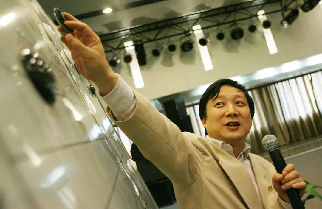 来到山东十八年拓荒耕耘 曹大元成人礼动情处数度哽咽_队伍