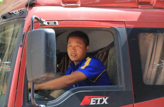 怎么当美国卡车司机 ea07a4a5353845178fe94a782a7af558.jpeg
