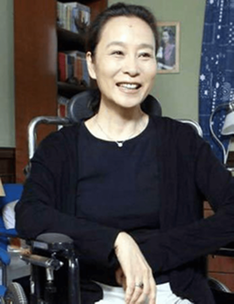 原創66歲奚美娟真實不假,素顏鬆垮還有黃斑,這才是真實的老人樣!