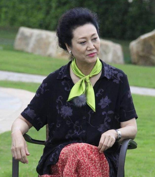 丰富的表演经验,可能大家不熟悉,她的老公就是当年在《西游记》当中