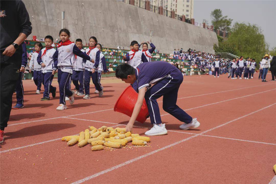 青岛铜川路小学举行2021年春季红色足迹趣味运动会
