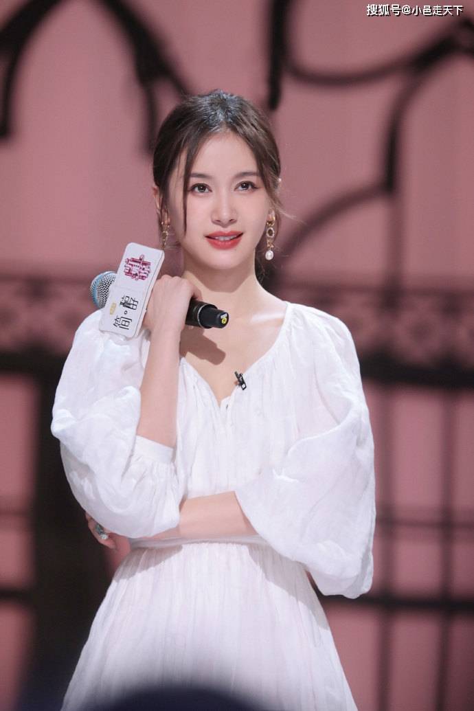 王子文听姐说白色连衣裙