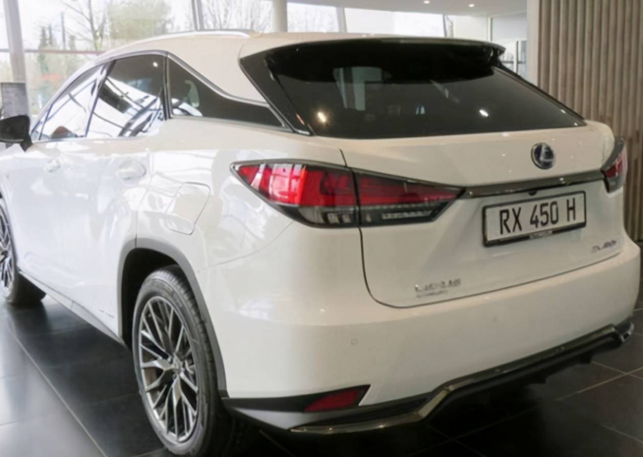 雷克萨斯rx进店落地78万气场不输宝马x6矩阵大灯真帅气