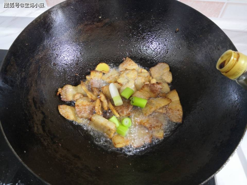 原创
春天干燥多吃这道菜,有肉有菜还有汤,一道菜吃全家,不上火营养多