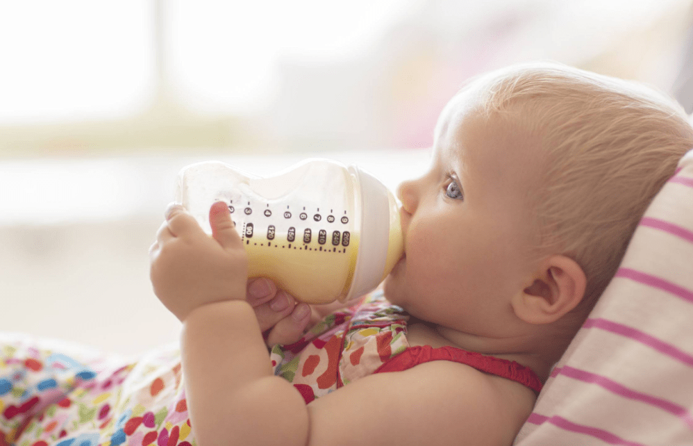 如何给宝宝喂奶粉 9a505491034b49d7a32bad6c2321fb96.png