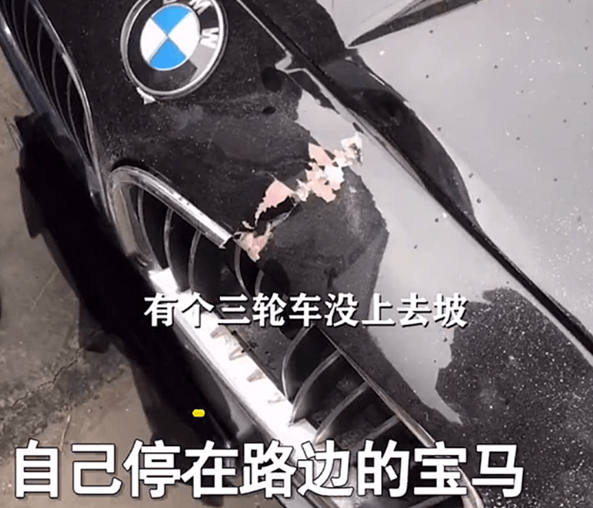 原创300万的不如3千的广东一三轮车撞上宾利豪车车头已不成车型