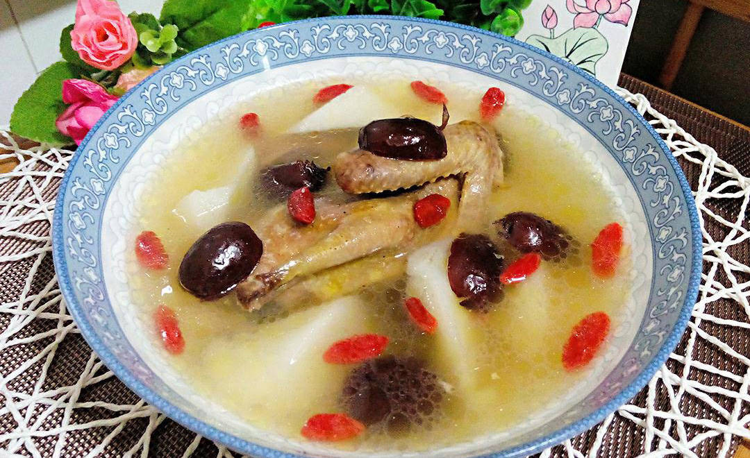 推荐菜谱:红枣枸杞炖鹌鹑