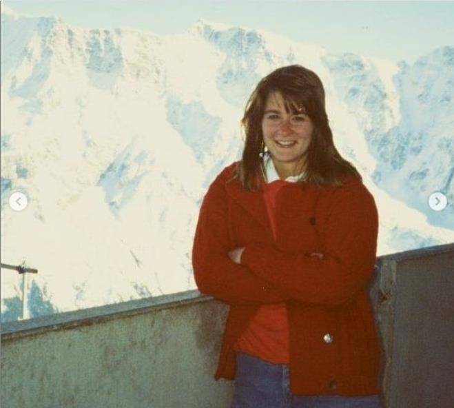 年轻的梅琳达跟现在一样,非常爱笑,是一个聪明漂亮的美人.