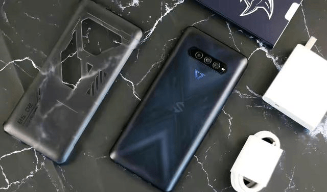 安兔兔手机跑分排行榜_新版安兔兔跑分排行,第一名实至名归,小米11变成“吊车尾”